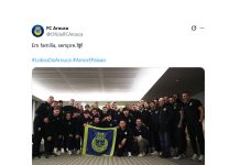 Jugaron a más de 1400 kilómetros de su estadio, sólo viajó un fanático a acompañarlos y tuvieron un emotivo gesto