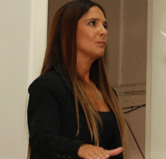 La doctora María Eugenia Vallota confirma que conformará un bloque denominado PRO, unipersonal en el HCD local