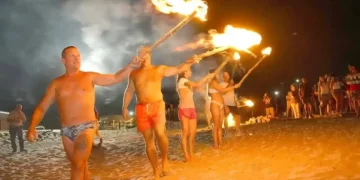 Guardavidas: despedida a Ángel “Colo” Posse, con cenizas al mar, placa y antorchas por la noche