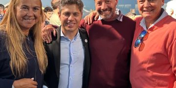 Concejales de Necochea junto al gobernador Axel Kicillof en Mar Chiquita