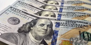El dólar minorista cayó por debajo de los $1.400 y tocó un mínimo en más de cuatro meses