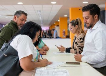 La Provincia pagará un plus a los estatales a cuenta de aumentos futuros