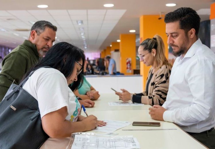 La Provincia pagará un plus a los estatales a cuenta de aumentos futuros