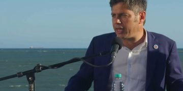 Kicillof con críticas a Milei, en una mala temporada y el anuncio del inicio de la obra de repotenciación eléctrica