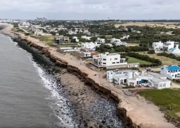 Vecinos y empresarios confían en que pueda mitigarse la erosión costera de Quequén