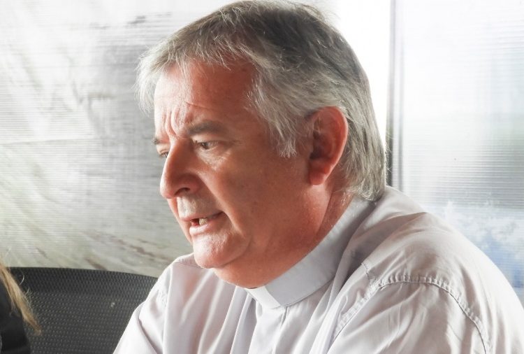 El padre Alejandro Martínez con su habitual mensaje
