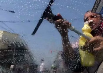 El intendente de Bariloche prohibió la venta ambulante y la actividad de limpiavidrios, trapitos y malabaristas sin autorización