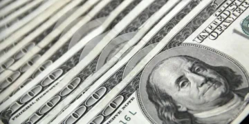 El dólar bajó y la brecha con el techo de la banda alcanzó un máximo en 9 meses