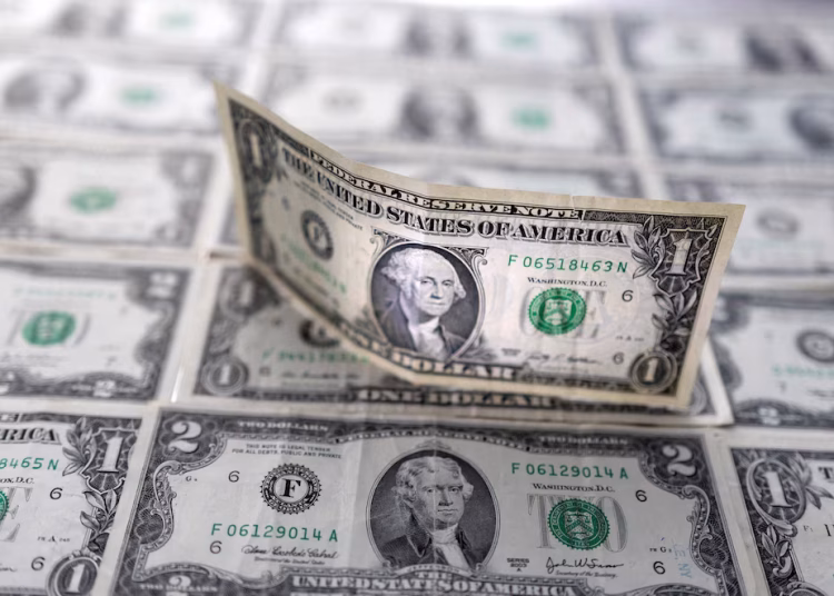 El dólar volvió a subir pero cerró la semana con una caída de 16 pesos