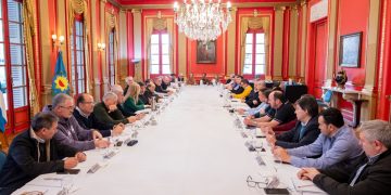 Axel Kicillof llamó para el jueves 26 a una cumbre con intendentes para evaluar el impacto del ajuste de Milei