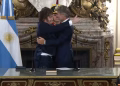 El abrazo de Milei con la casta