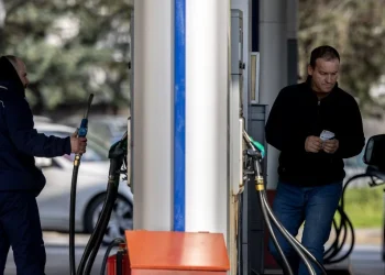 Aumentaron los combustibles entre 6% y 8% en todo el país