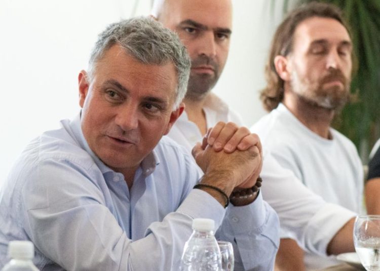 Pareja de LLA sigue la «guerra «por las tasas: “Cuando les tocan la caja, aparecen las excusas”
