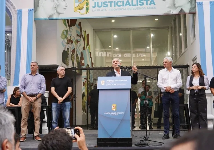 Desde La Plata, Julio Alak pidió armar «un gran frente» para la candidatura presidencial de Kicillof