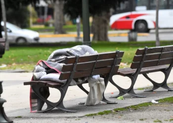 Hay más personas en situación de calle y la Iglesia pide mayor presencia del Estado