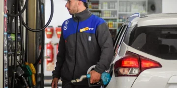 El Gobierno postergó el aumento del impuesto a los combustibles ante el impacto de la suba del petróleo