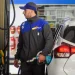 El Gobierno postergó el aumento del impuesto a los combustibles ante el impacto de la suba del petróleo
