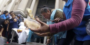 Entre las noticias de la semana es tiempo de mirar a aquellos que tienen la mesa vacía