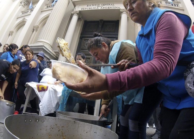Entre las noticias de la semana es tiempo de mirar a aquellos que tienen la mesa vacía