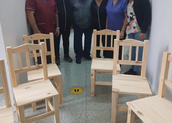 Ocasiones Víctor donó sillas para el Hospital José Irurzun de Quequén