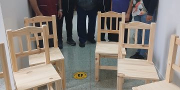 Ocasiones Víctor donó sillas para el Hospital José Irurzun de Quequén