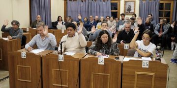 Escándalo en Villa Gesell: el Concejo Deliberante rechazó el presupuesto y agredieron a dirigentes opositores