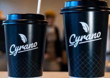 A la excelente oferta de helados, Cyrano París sumó cafetería en el Cine Teatro París