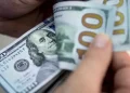 El dólar oficial retomó la senda bajista y la brecha con el techo de la banda tocó máximos de casi tres semanas