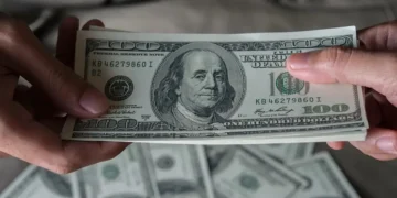 El dólar y sus cotizaciones de este lunes 11