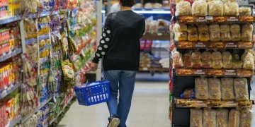 El consumo masivo retrocedió en abril