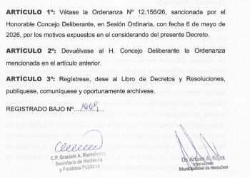 La palabra veto se escribe este otoño en el cuaderno municipal