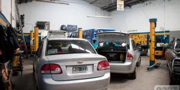 La crisis económica reduce la actividad en los talleres mecánicos en Mar del Plata: «El auto llega cuando ya no da para más»
