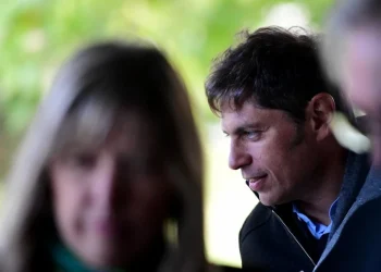 Kicillof busca asegurarse el apoyo de los intendentes y ordenó impulsar un proyecto que elimine la traba a sus reelecciones