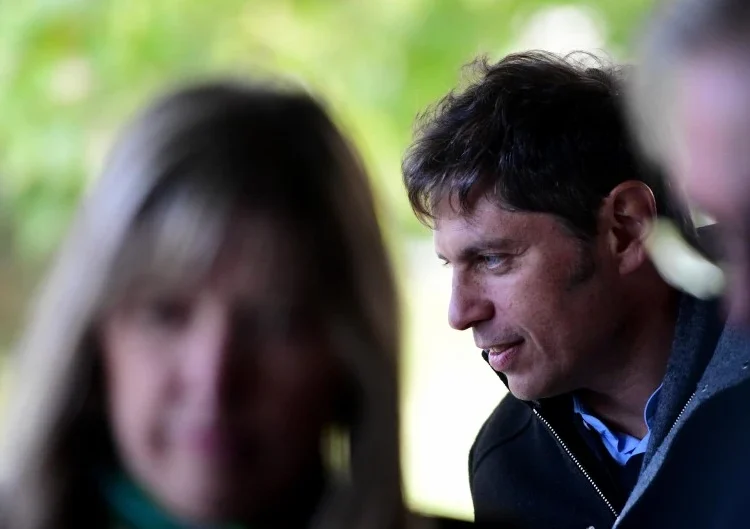 Kicillof busca asegurarse el apoyo de los intendentes y ordenó impulsar un proyecto que elimine la traba a sus reelecciones