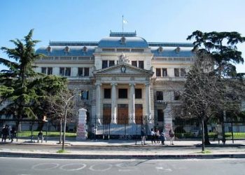 El peronismo propone una ley para que los Concejos Deliberantes habiliten las reelecciones de los intendentes