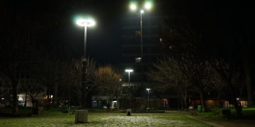 La ciudad que empieza a iluminarse distinta