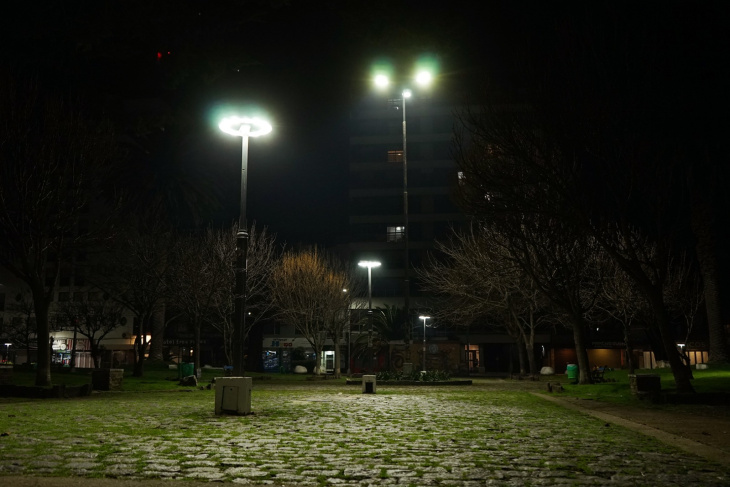 La ciudad que empieza a iluminarse distinta