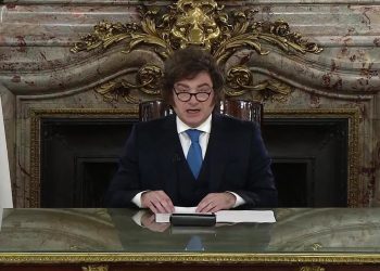 Todo por la reelección de Milei: pedido de renuncia, insultos y Cristina en el centro