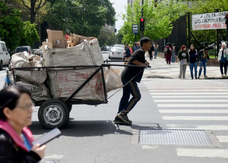 El mapa de la crisis en PBA: menos empleo, consumo en baja y empresas que cierran