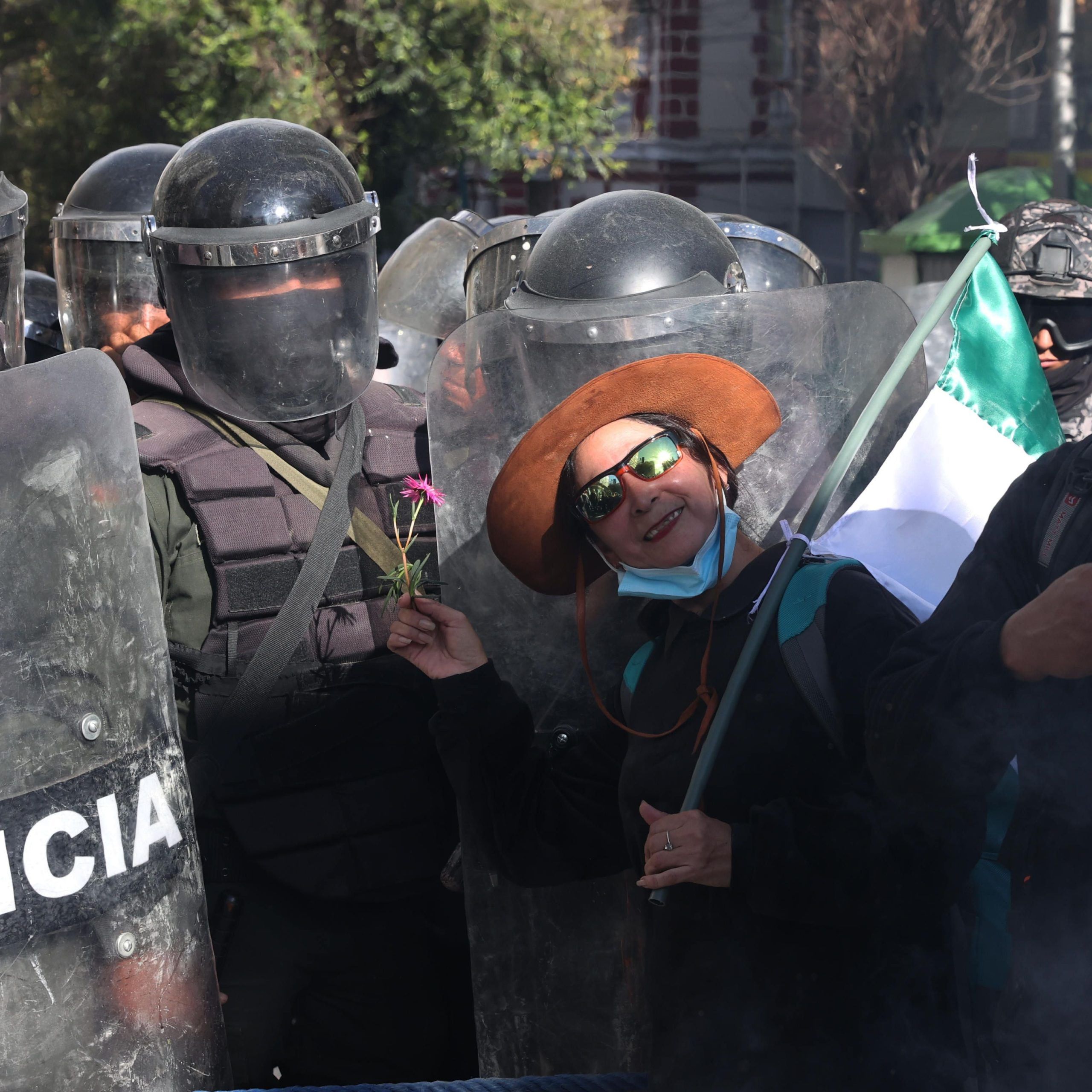 Cientos de maestros bolivianos se enfrentaron a la Policía en una marcha contra la “jubilación forzosa”