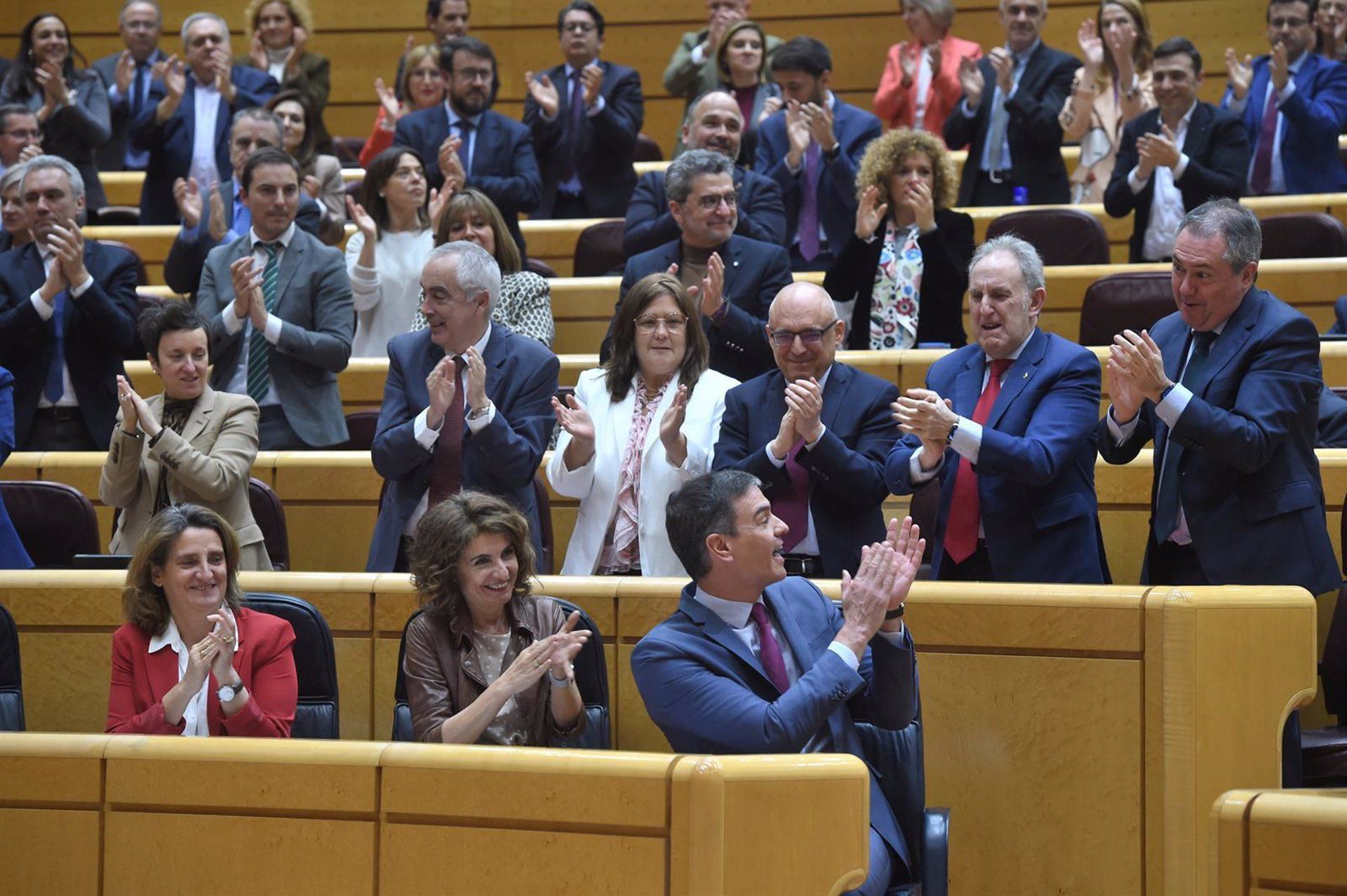 Espadas, Lobato, Concha Andreu y otros 60 senadores del PSOE difunden un vídeo de apoyo a Sánchez: “¡Merece la pena!”