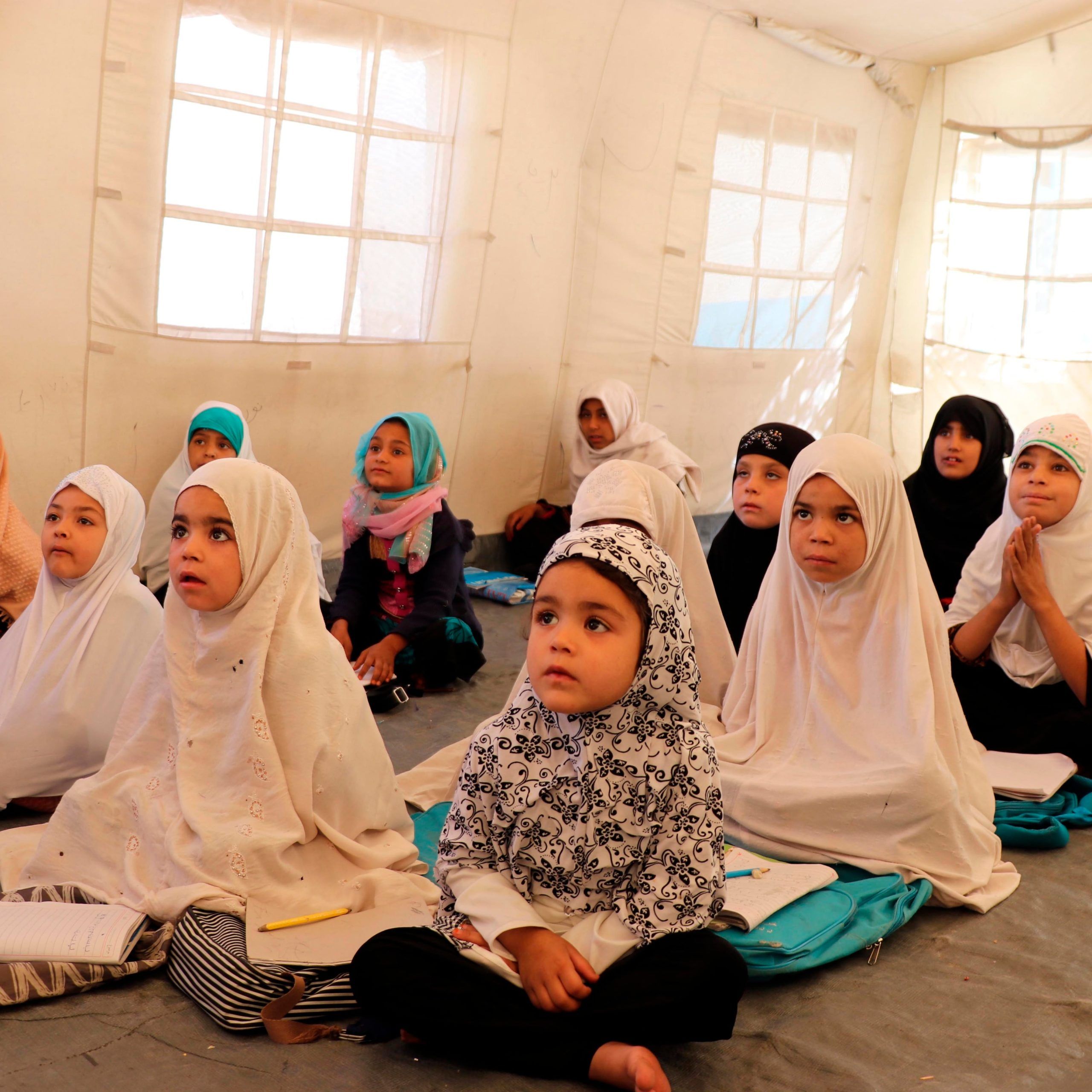 Los talibanes amenazaron a los colegios ante el rumor de que estaban aceptando niñas de más de 10 años como alumnas